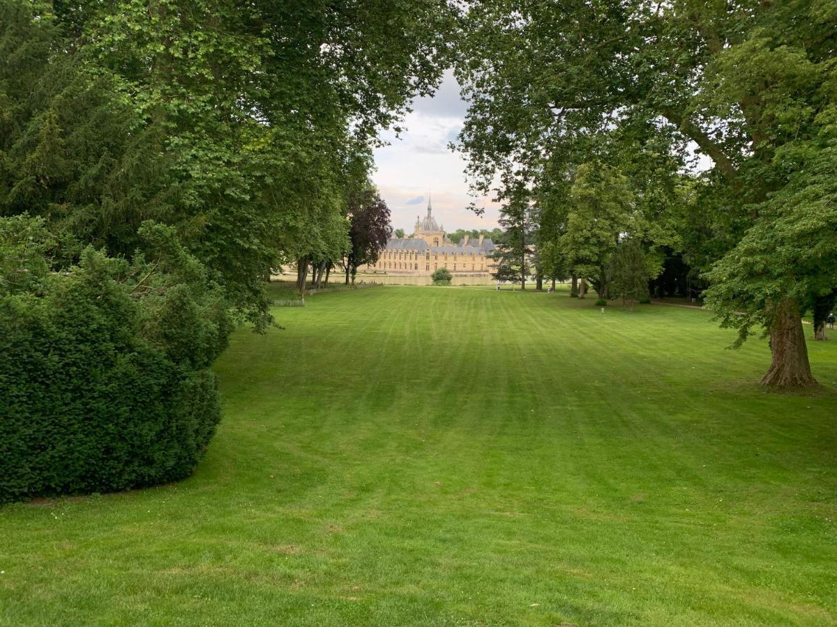 Le Logis Cantilien Lamorlaye-Chantilly ภายนอก รูปภาพ