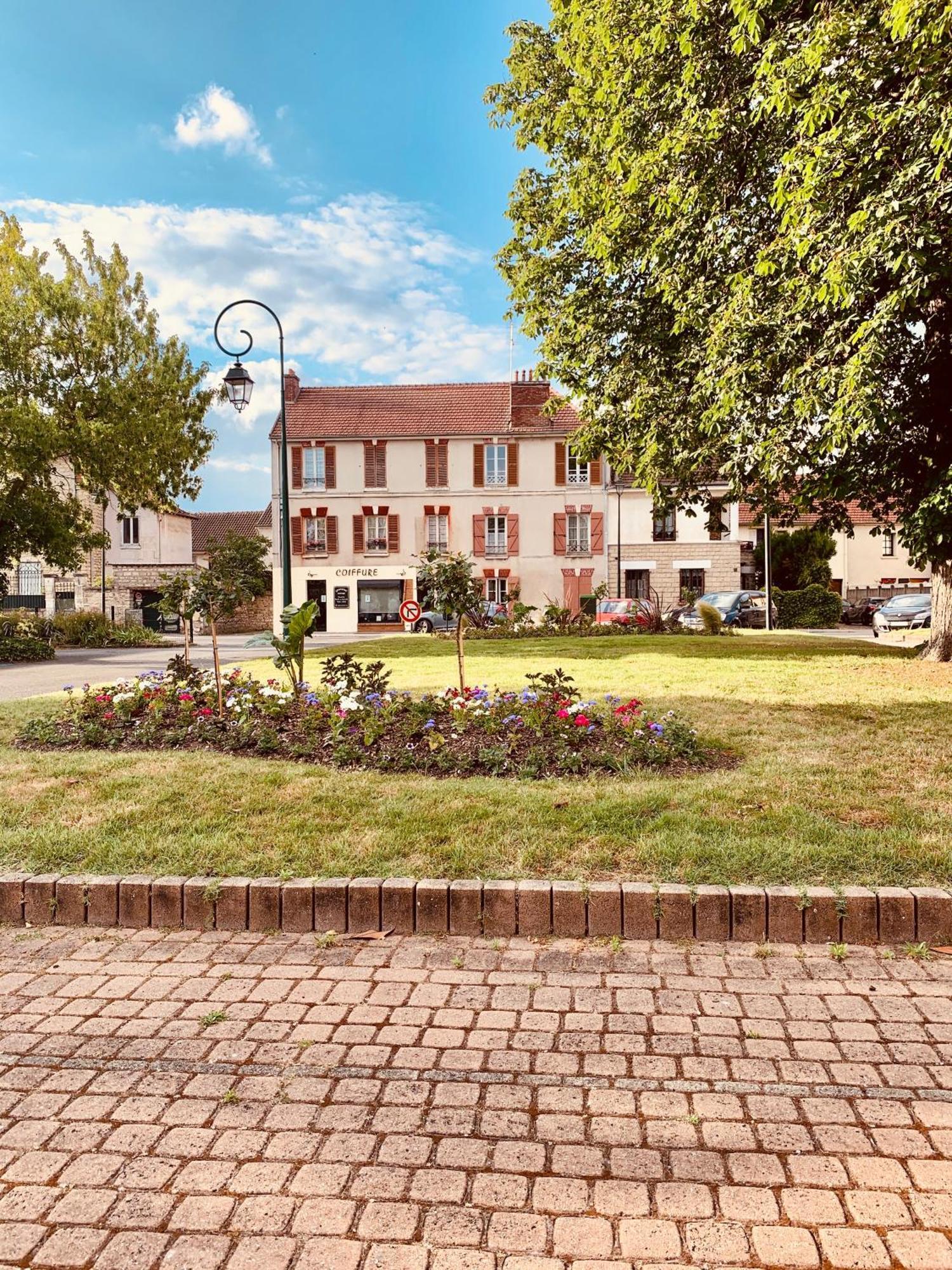 Le Logis Cantilien Lamorlaye-Chantilly ภายนอก รูปภาพ